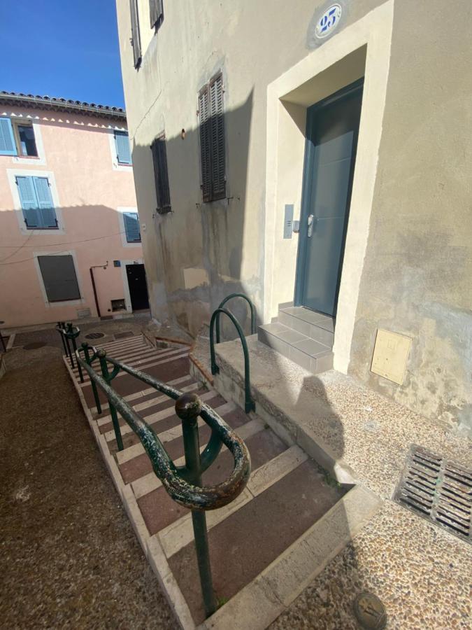 Bel Appartement T1 30M2 Centre Historique Aubagne Bagian luar foto